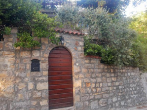 Sea-side Old Stone Villa with a private Garden